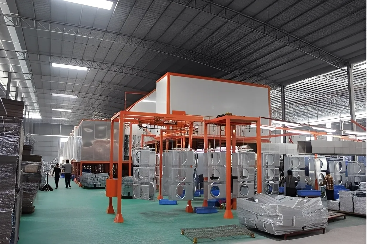 Automatic powder coating booth