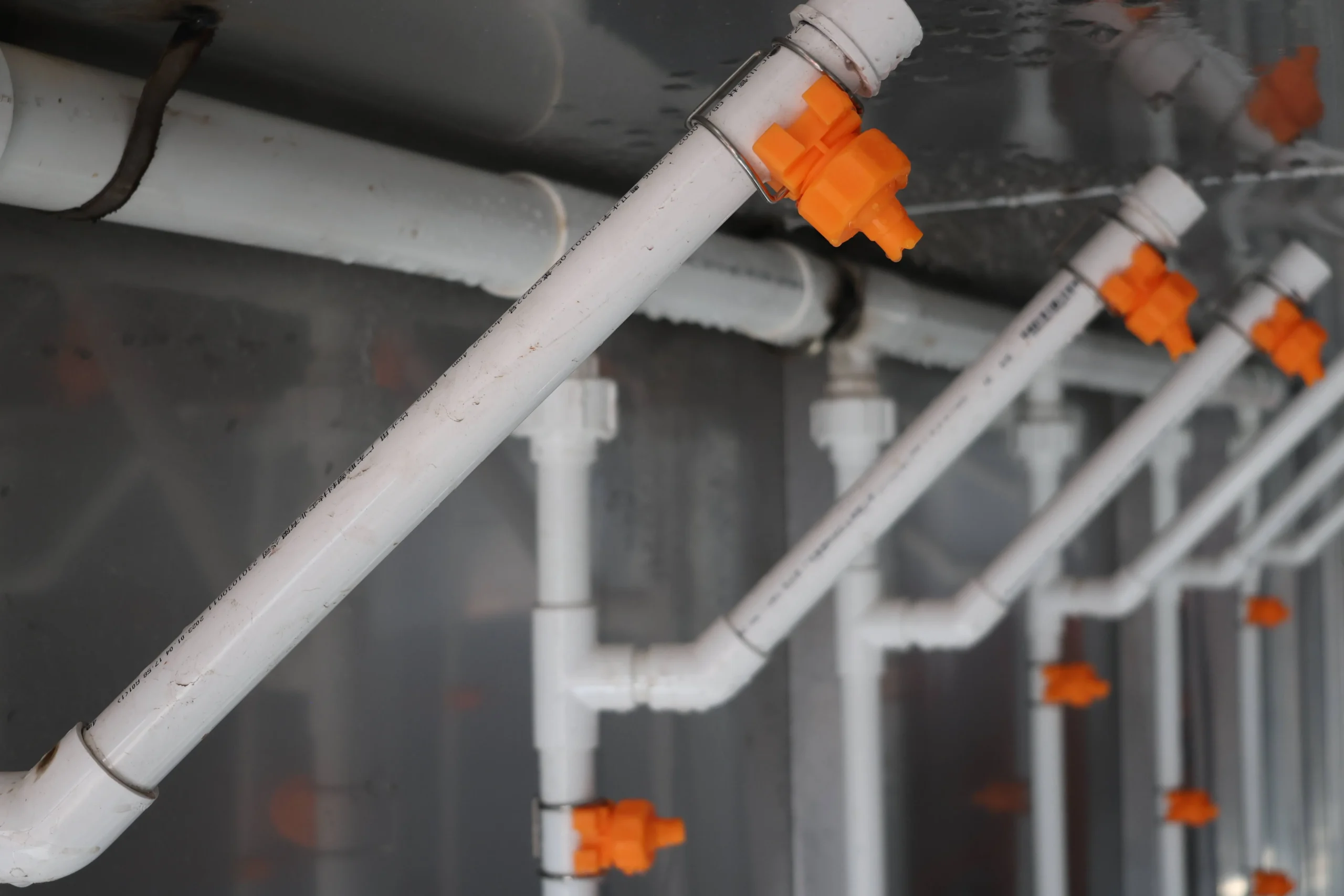 Spray tunnel pretreatment system