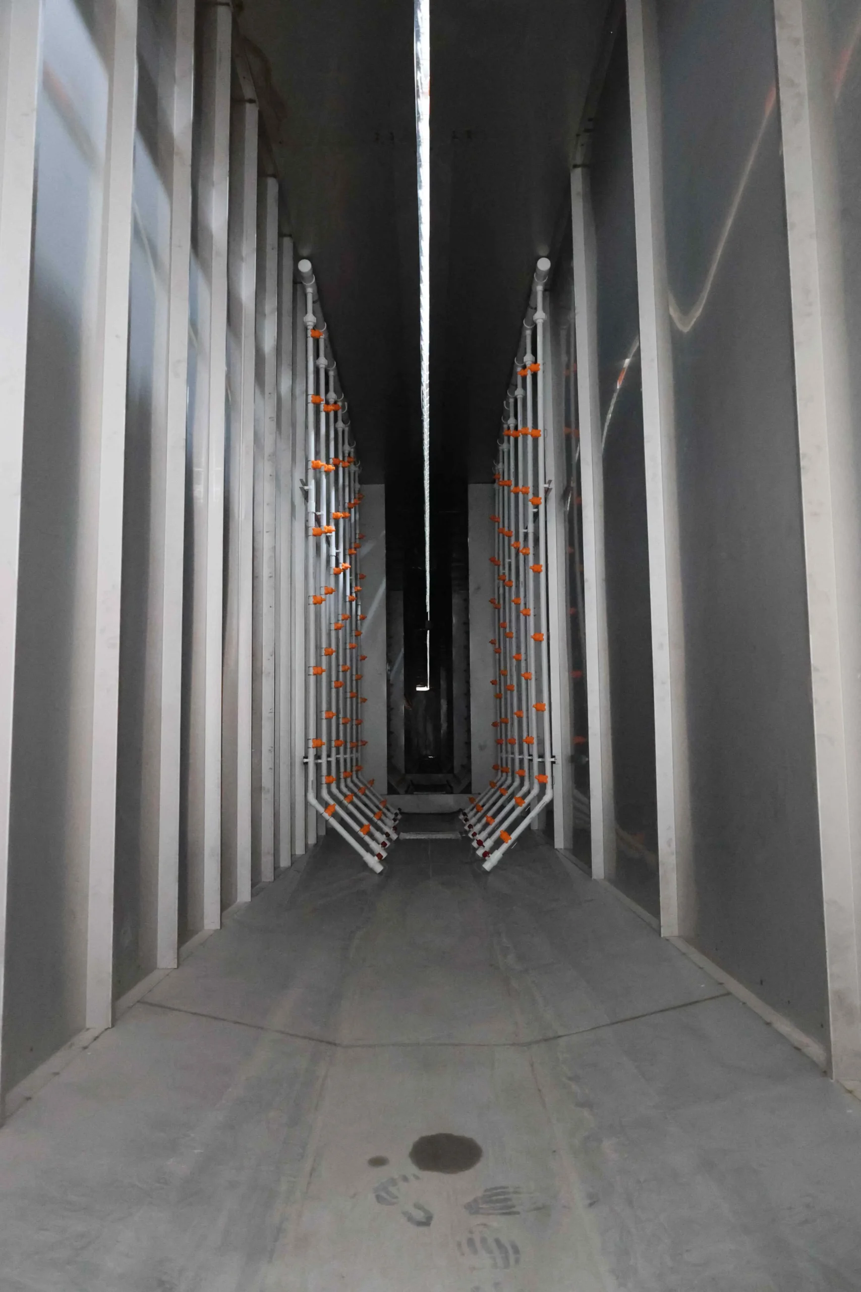 Cost comparison chart showing powder coating vs spray painting across different volumes