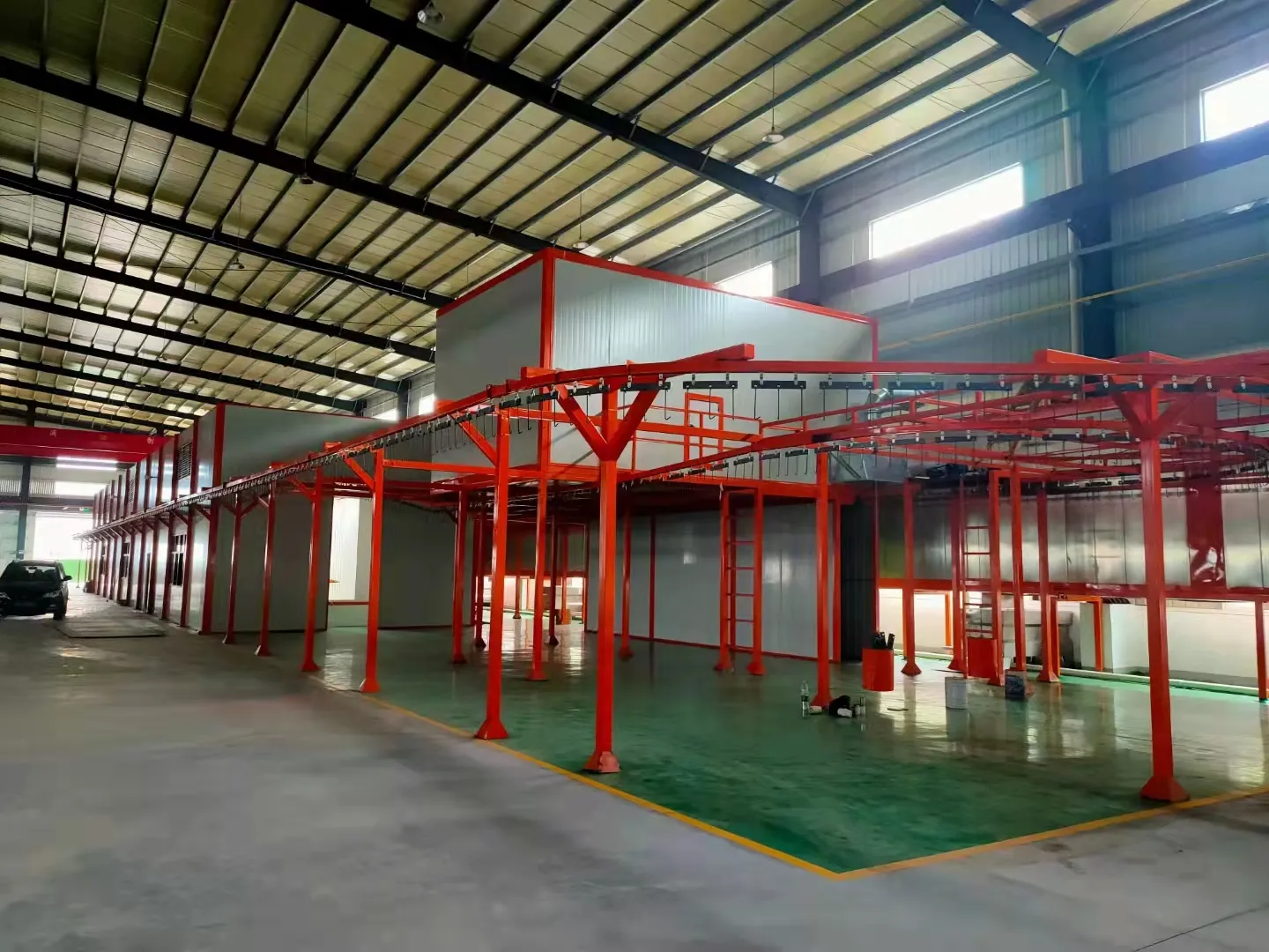 High bay coating facility with heavy-duty conveyor supports for steel structures