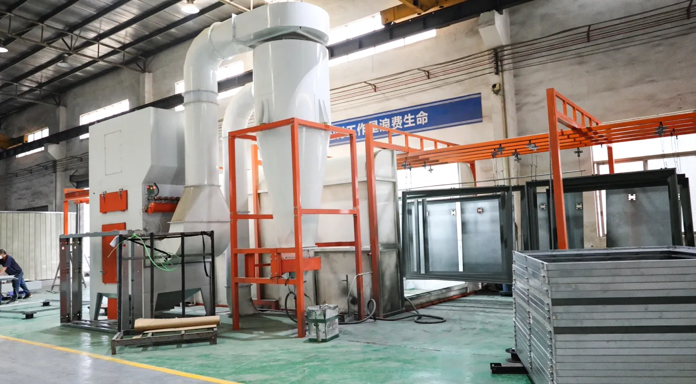 Large cyclone powder room for high-volume coating operations