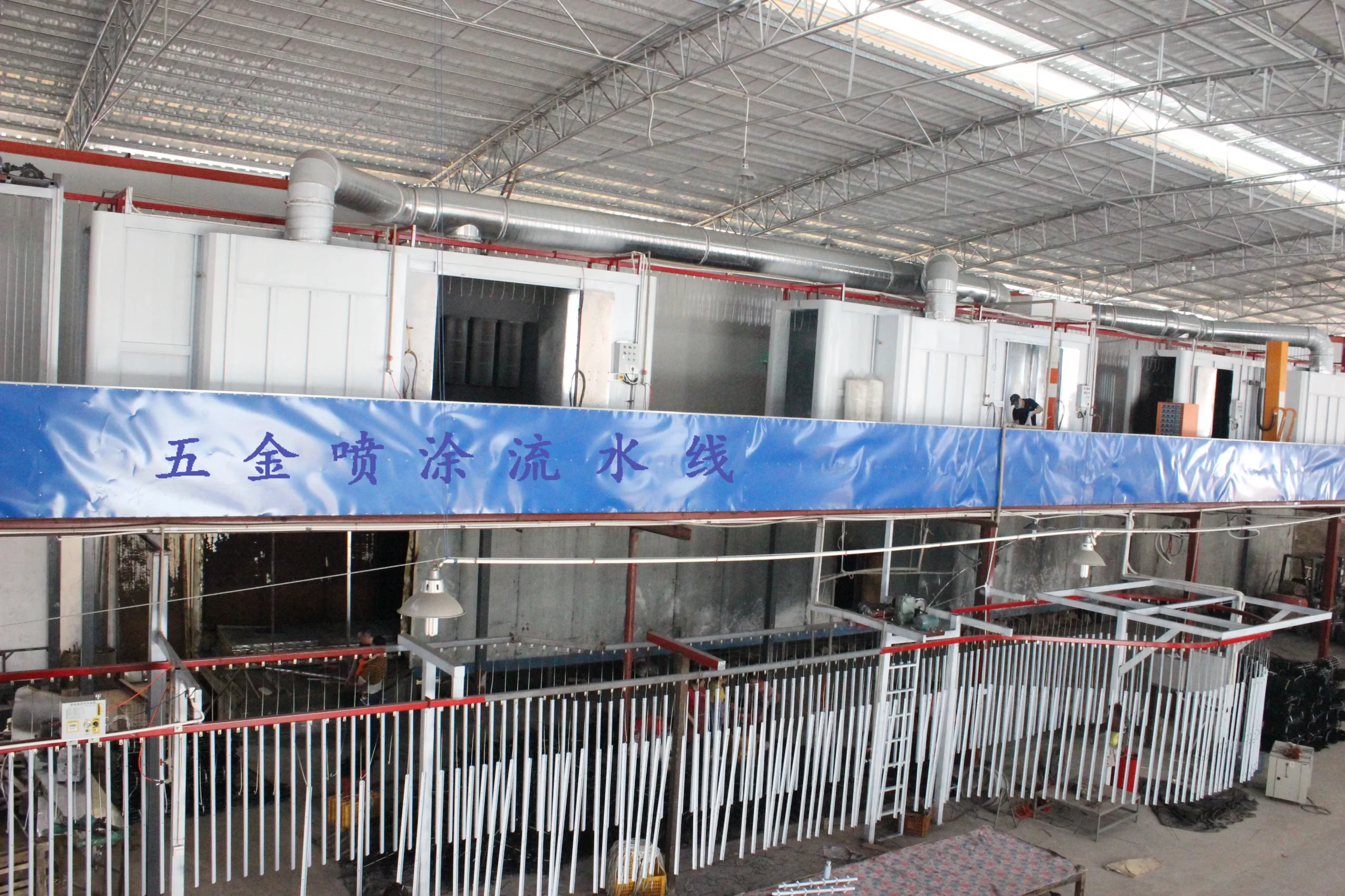 Multi-column conveyor superstructure for large steel parts finishing