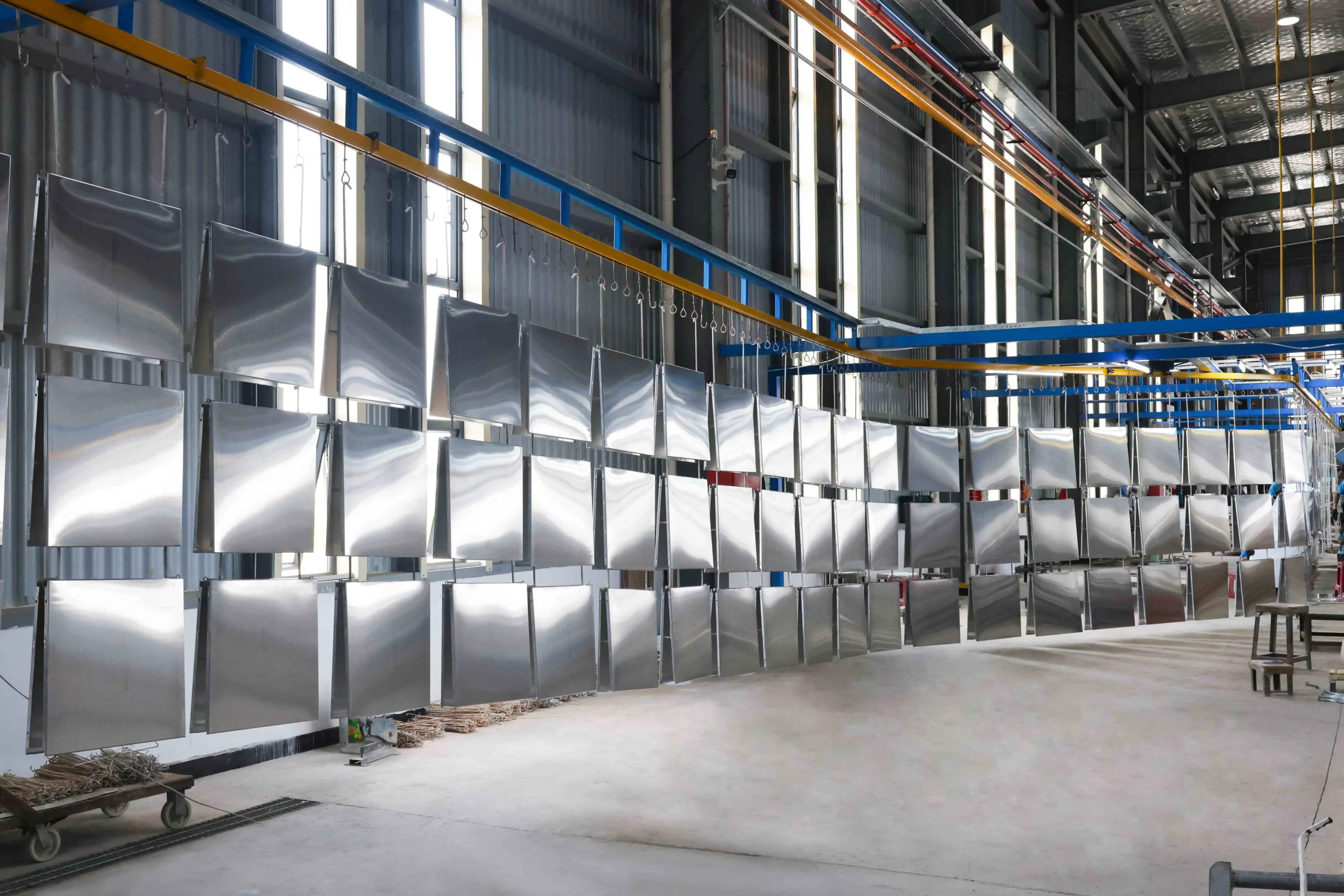 Powder-coated building material railings and safety barriers