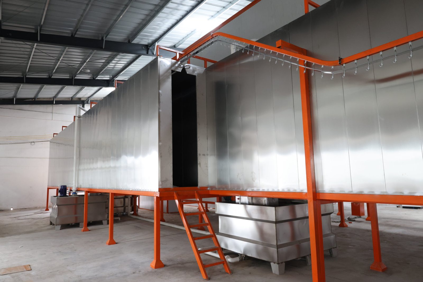 Equipment running in full production with workpieces