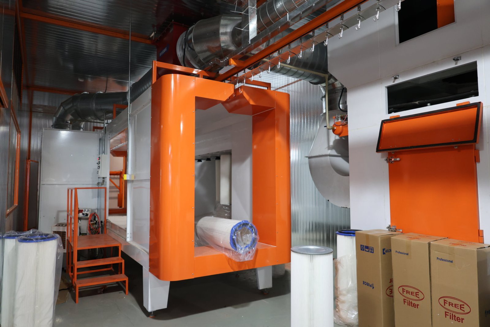 Large capacity powder coating line for heavy components