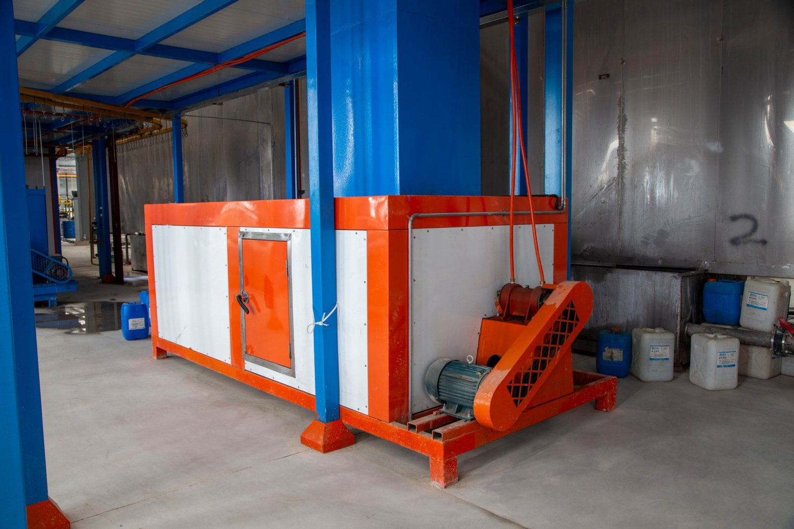 Automatic powder coating booth