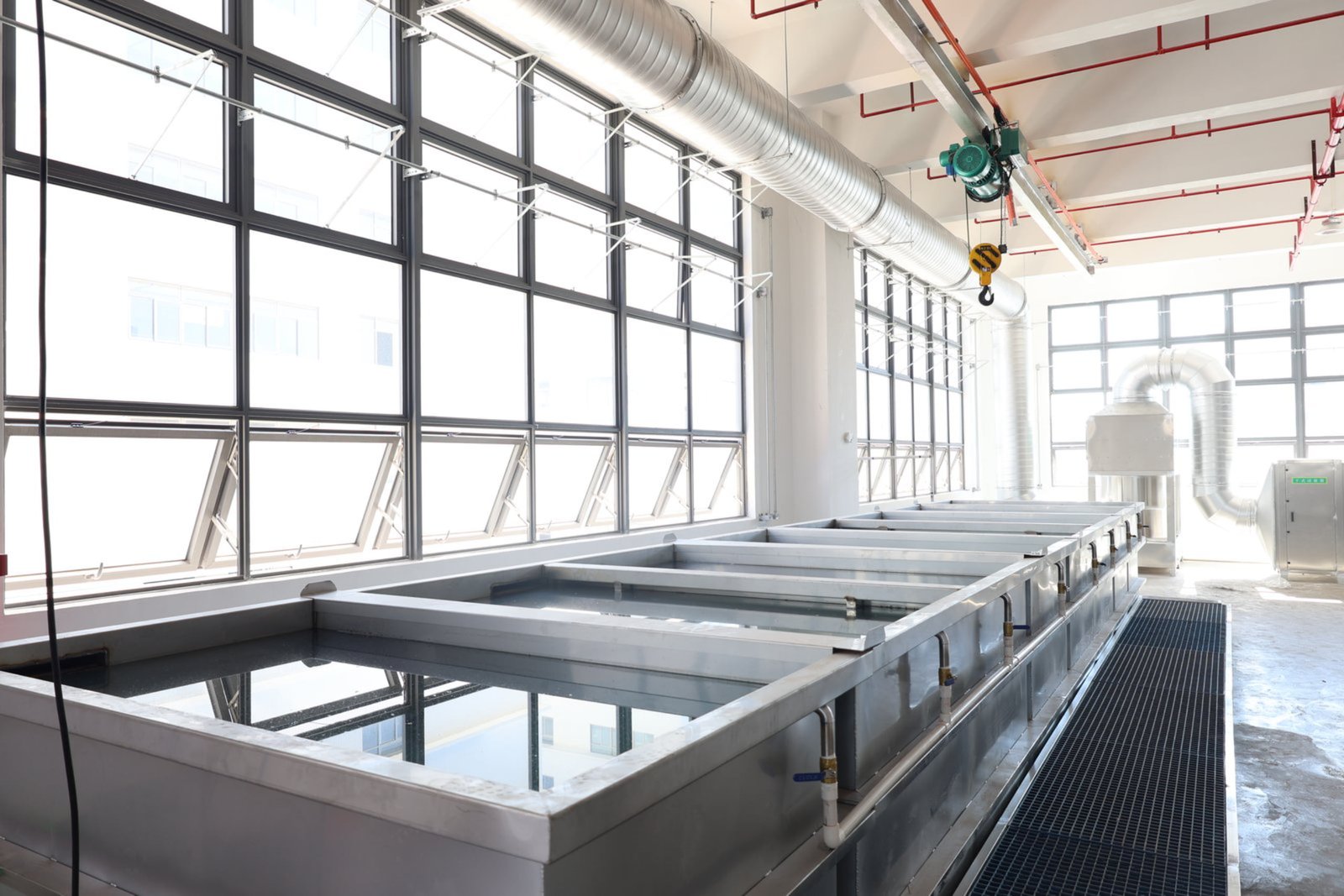 Pre-treatment system and cleaning equipment